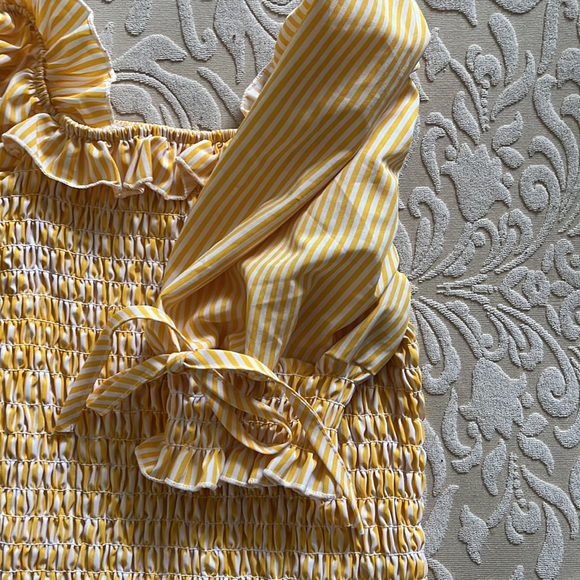 Beautiful top - Picture 4 of 6